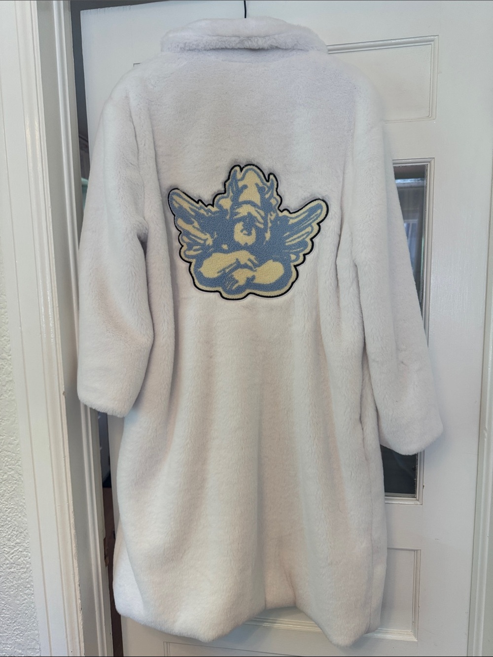 Boys Lie Peace of Reign plush white coat